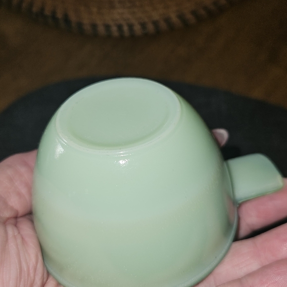 Vintage Jadeite Measuring Cups 1/2 And 1/4 - Picture 8 of 9